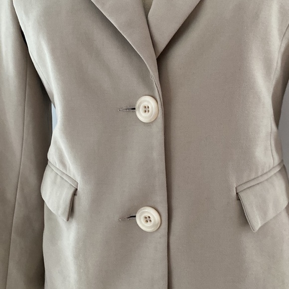 Talula Babaton beige fitted blazer with two button front closure. Size Small - Picture 2 of 13